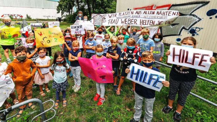 2020 protestierten Kinder und Lehrkräfte der Fried-Lübbecke-Schule für mehr Platz. © Hamerski